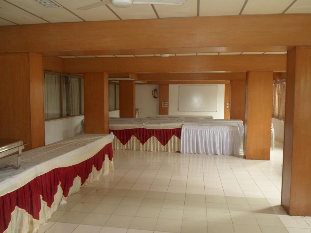 أحمد أباد Hotel Rajdeep Inn المظهر الخارجي الصورة