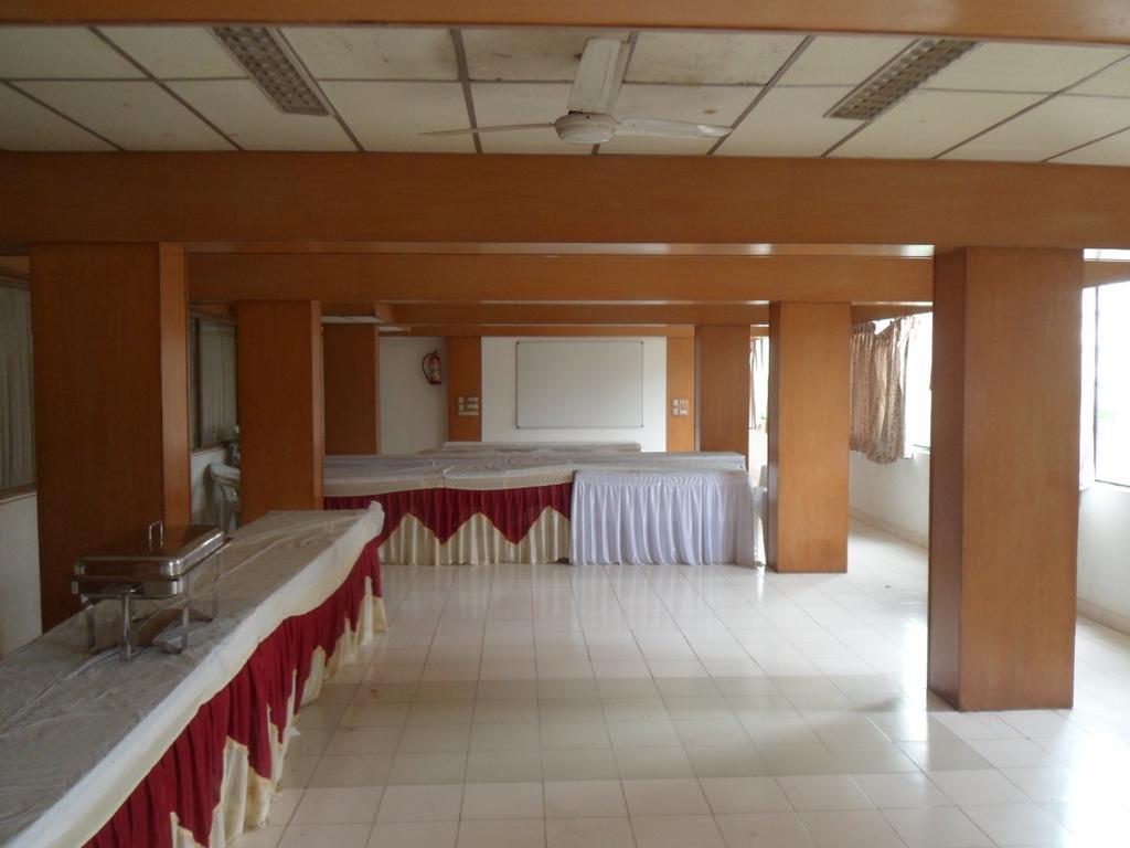 أحمد أباد Hotel Rajdeep Inn المظهر الخارجي الصورة