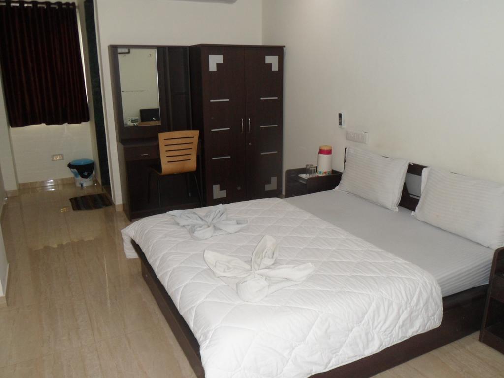 أحمد أباد Hotel Rajdeep Inn المظهر الخارجي الصورة